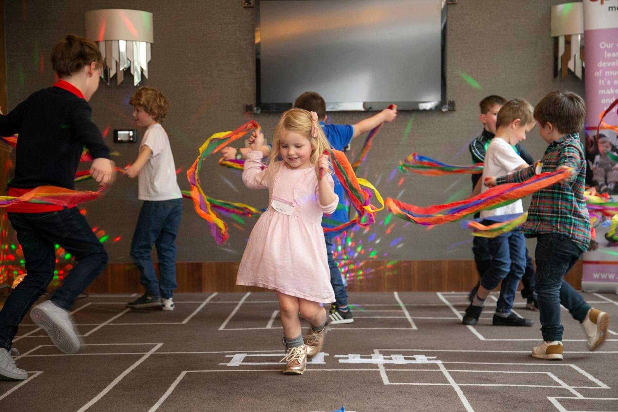 Sheraton Grand Hotel & Spa Edinburgh Exterior photo Children dancing